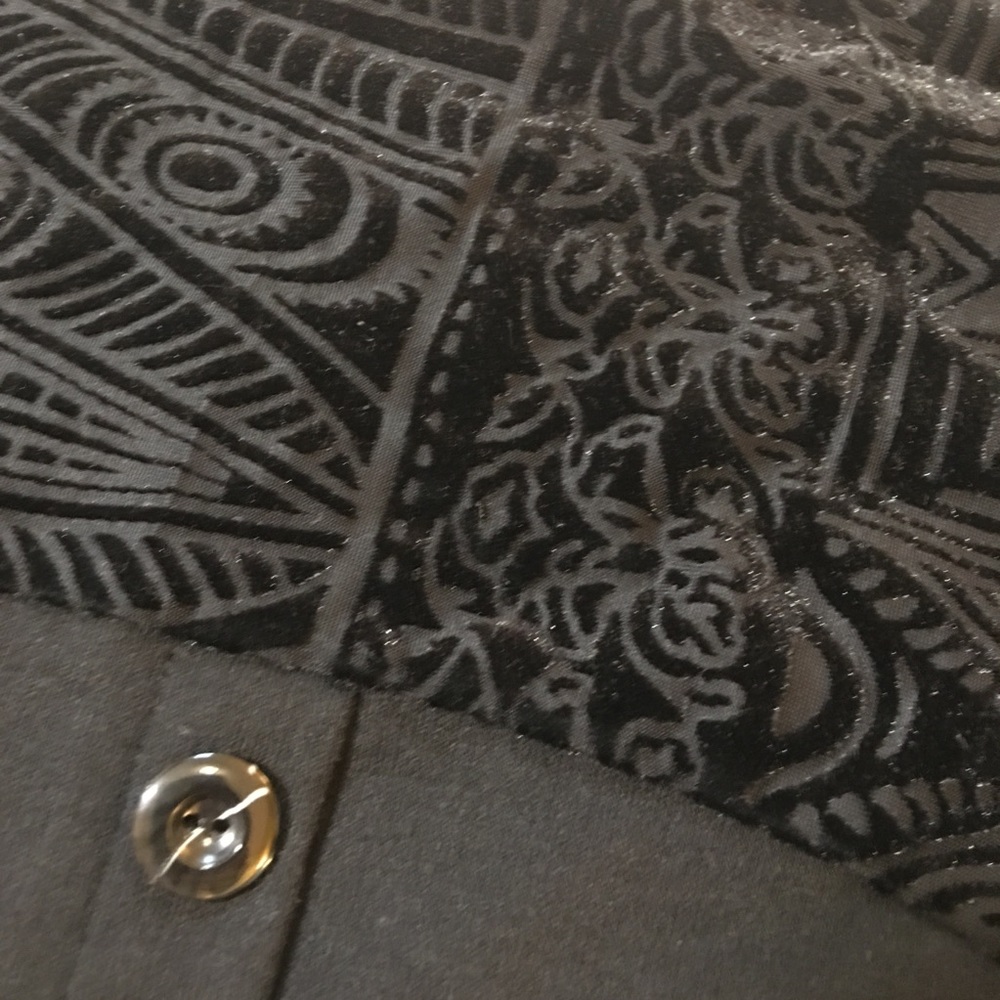 Dulcie burnout swirl pattern beautiful button back Size M
